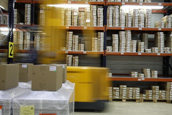 Automatisierte Intralogistik mit Fördertechnik von b-drives
